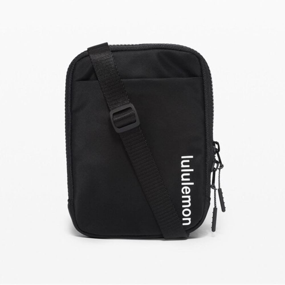 Lululemon Easy Access Crossbody Bag in Black